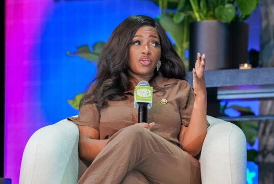 Jasmine Crockett lançou sua campanha para o Senado do Texas usando insultos de Trump