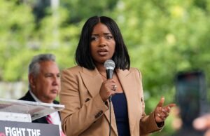 Trump lançou sua campanha no Senado contra Jasmine Crockett em um confronto importante em 2026