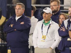 O comissário do Big 12 condena o comportamento ‘atroz’ do Notre Dame AD Pete Bevacqua após perder o playoff de futebol universitário