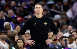 JJ Redick dá atualizações sobre Rui Hachimura, Austin Reeves, Deandre Ayton