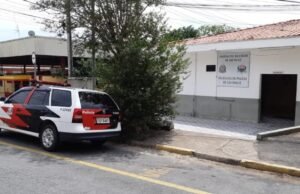 Jovem tentou roubar a motocicleta do policial e foi morto a tiros durante o confronto