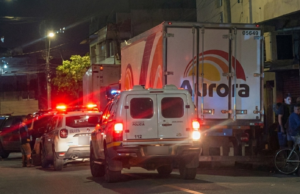 Moradores de Ipatinga encontraram criança atropelada por caminhão e prenderam motorista embriagado