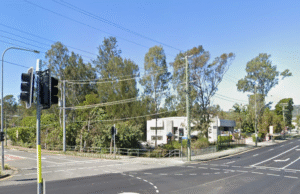 Um homem sofre ferimentos graves após suposto esfaqueamento no trânsito em The Gap, Brisbane