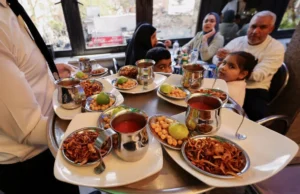 Egito se alegra quando o popular clássico picante Koshari é adicionado à lista da UNESCO