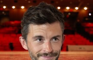 Jonathan Bailey se culpou pelo bombardeio do jogo quando tinha 8 anos