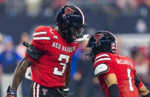 O número 4 da Texas Tech segurou o título dos 12 grandes e uma vaga nos playoffs com uma vitória dominante sobre o número 11 da BYU com 4 reviravoltas no segundo tempo.