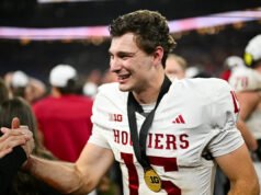 Troféu Heisman 2025: Indiana QB Fernando Mendoza, Ohio State QB Julian Sion entre os finalistas antes do College Football Playoff