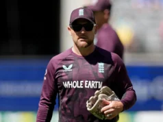 O técnico da Inglaterra, McCullum, dobra novamente graças ao desempenho de Ash