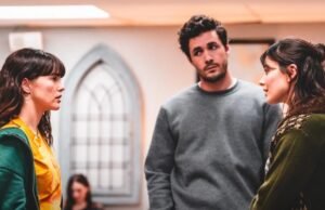 A melhor comédia romântica de 2025 nasce de um zoológico. E é muito menos luz para ver