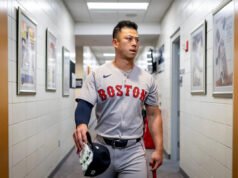Outfielder do Red Sox e líder veterano assina com Seattle após quatro temporadas em Boston