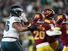 3 jogadores expulsos após o início da briga no 4º quarto da vitória dos Eagles sobre os Commanders