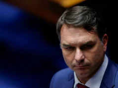 Filho do senador Bolsonaro reivindica apoio de seu pai às eleições presidenciais de 2026 no Brasil