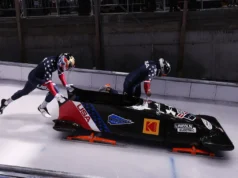 O bobsledder americano Humphries comemora a primeira vitória na Copa do Mundo desde 2023