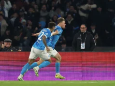 A dobradinha de Hoylund ajuda o Napoli a vencer a Juventus e chegar ao primeiro lugar