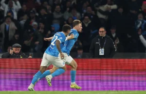 A dobradinha de Hoylund ajuda o Napoli a vencer a Juventus e chegar ao primeiro lugar