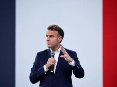 Presidente francês Macron ameaça China com tarifas sobre excedente comercial