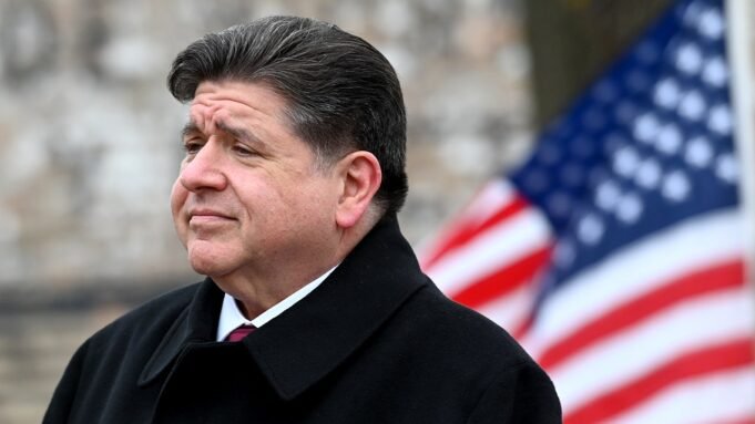 illinois-governor-jb-pritzker-immigration-bill.jpg