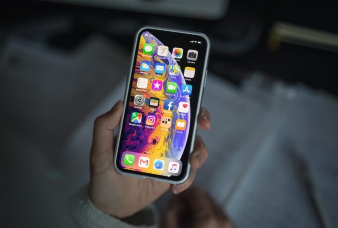 iphone-trenchant-l3harris-1059636822.jpg