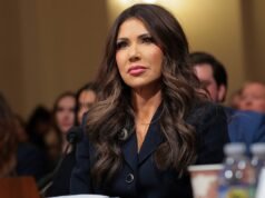 Os manifestantes interromperam a audiência de segurança interna de Noem enquanto as autoridades alertavam sobre a ameaça crescente