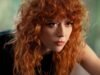 Natasha Lyonne explica por que o Poker Face acabou e oferece uma atualização da boneca russa