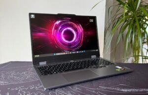 Laptop para jogos Lenovo com tela giratória pode chegar em 2026