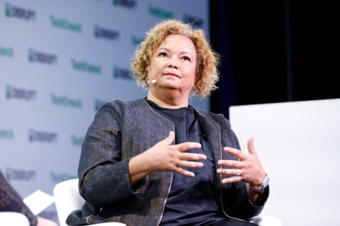 lisa-jackson-apple-disrupt-2023.jpg