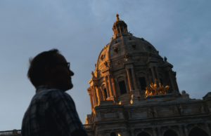 98 Prefeito de Minnesota alerta políticas fiscais estaduais sobre escassez de combustível e altos impostos locais