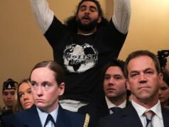 Manifestantes bloqueiam Noem em audiência na Câmara