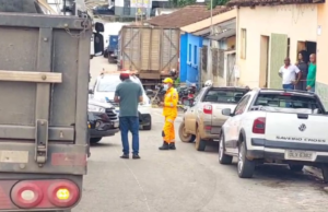 Mulher morre após ser atropelada por trailer enquanto andava de bicicleta em MG