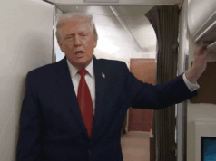 O briefing do Força Aérea Um de Trump é interrompido por um incidente inesperado na porta do banheiro