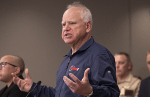 Robbins, legislador republicano de Minnesota, desafia Walz por fraude multimilionária