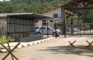 Polícia procura detento que fugiu da Penitenciária de Caraguatatuba devido à passagem de mercadorias; vídeo