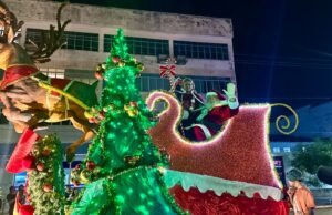 Papai Noel vem fazer compras de Santarém e se delicia com o ‘trenó amazônico’