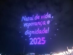 Uma exposição de Natal com 600 drones ilumina os céus de Rio Branco