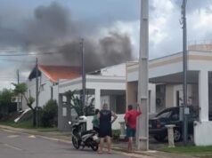 VÍDEO: Casa de condomínio pega fogo e causa nuvem de fumaça em Cuiabá