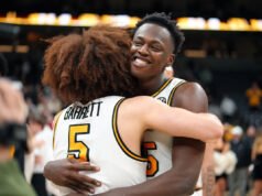 Missouri usa 2 buzinas para vencer Oklahoma por 88-87 no OT