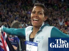 Cathy Freeman lidera as homenagens do Dia da Austrália com o primeiro aplicador de proibição de mídia social do mundo, dia da Austrália