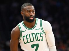 Jaylen Brown, do Celtics, pressiona os árbitros depois de receber 0 lances livres na derrota para o Spurs: ‘Dê-me um pênalti’