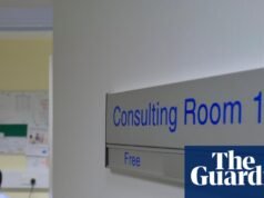 A análise mostra que quase o dobro de clínicas de GP australianas estão cobrando em massa desde as mudanças nos incentivos do Medicare.