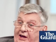 Derek Martin, que interpretou Charlie Slater em EastEnders, morre aos 92 anos em EastEnders