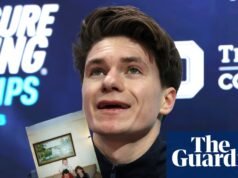 Maxim Naumov nomeado para a equipe olímpica de inverno dos EUA, um ano depois que seus pais morreram em um acidente de avião em DC na patinação artística
