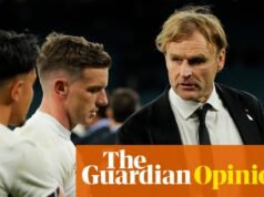 Os All Blacks de Razor não tinham vantagem, mas demitir Robertson não garante um renascimento. Seleção neozelandesa de rugby