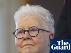 Val McDiarmid foi nomeado ‘leitor sensível’ para remover linguagem ofensiva de livros antigos. val mcdiarmid