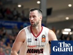 ‘Há um lugar para nós agora’: o ex-astro do basquete AJ Ogilvie se apresenta como basquete gay