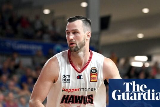 ‘Há um lugar para nós agora’: o ex-astro do basquete AJ Ogilvie se apresenta como basquete gay