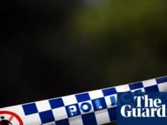 Três mortos após tiroteio na cidade de NSW, a polícia pede aos moradores que fiquem em casa, Nova Gales do Sul