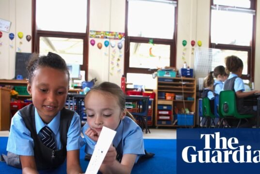 ‘Trata-se de tornar a leitura tão natural quanto respirar’: Mallory Blackman apoia livros do Ano Nacional de Leitura