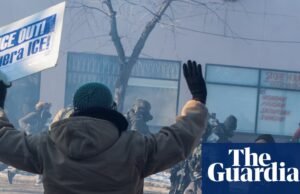 ‘Vocês estão nos aterrorizando’: manifestantes saem às ruas de Minneapolis depois que agentes federais matam segundo cidadão americano | Minneapolis