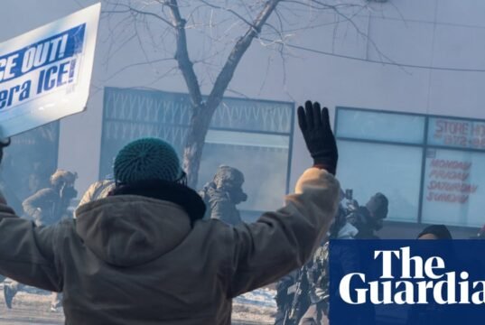 ‘Vocês estão nos aterrorizando’: manifestantes saem às ruas de Minneapolis depois que agentes federais matam segundo cidadão americano | Minneapolis