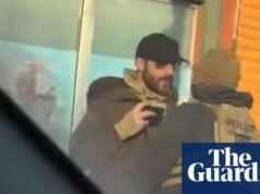 O vídeo refuta a afirmação de Trump de que o homem morto em Minneapolis era um ‘pistoleiro’ em Minneapolis